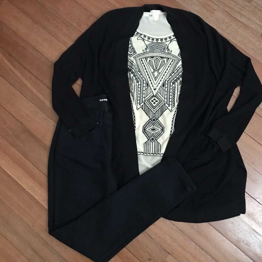 🔶5 for $25🔶 Airy As Ever Sleeveless Blouse - Picture 3 of 9